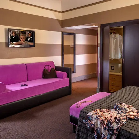 Panama Garden Hotel 4*